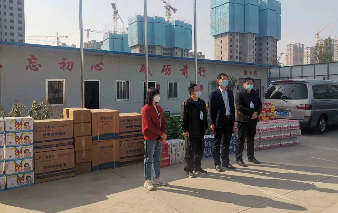 信华集团中房开发公司爱心捐赠防疫物资，携手筑牢战“疫”防线
