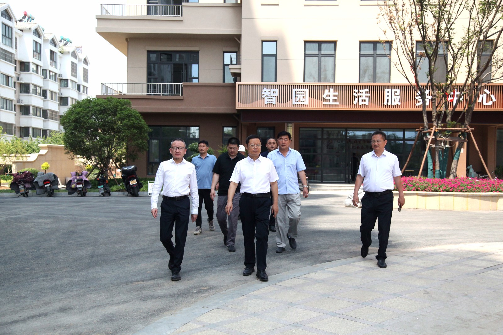 信华集团党委书记、董事长徐俊调研信华城·智园交房筹备工作
