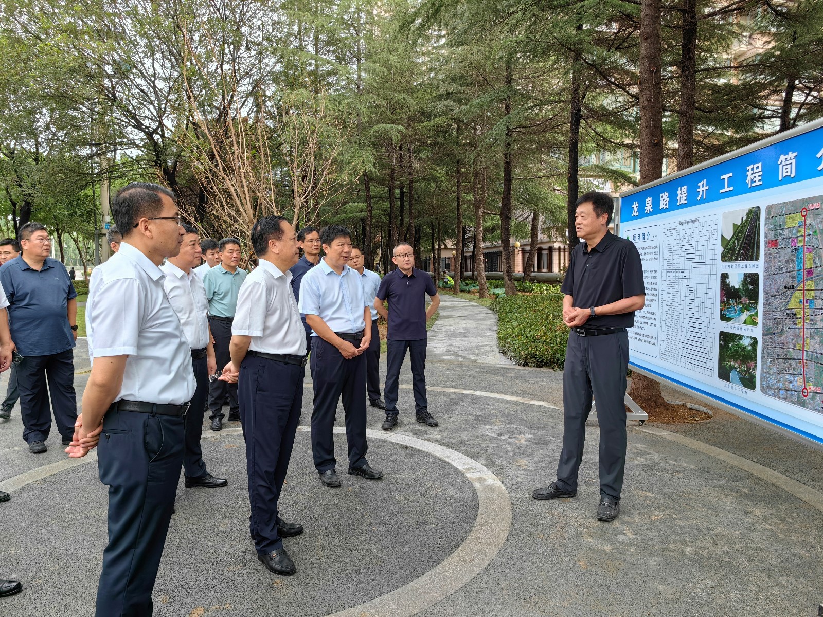 市领导王广部、周刚到信华集团调研重点城建项目建设情况