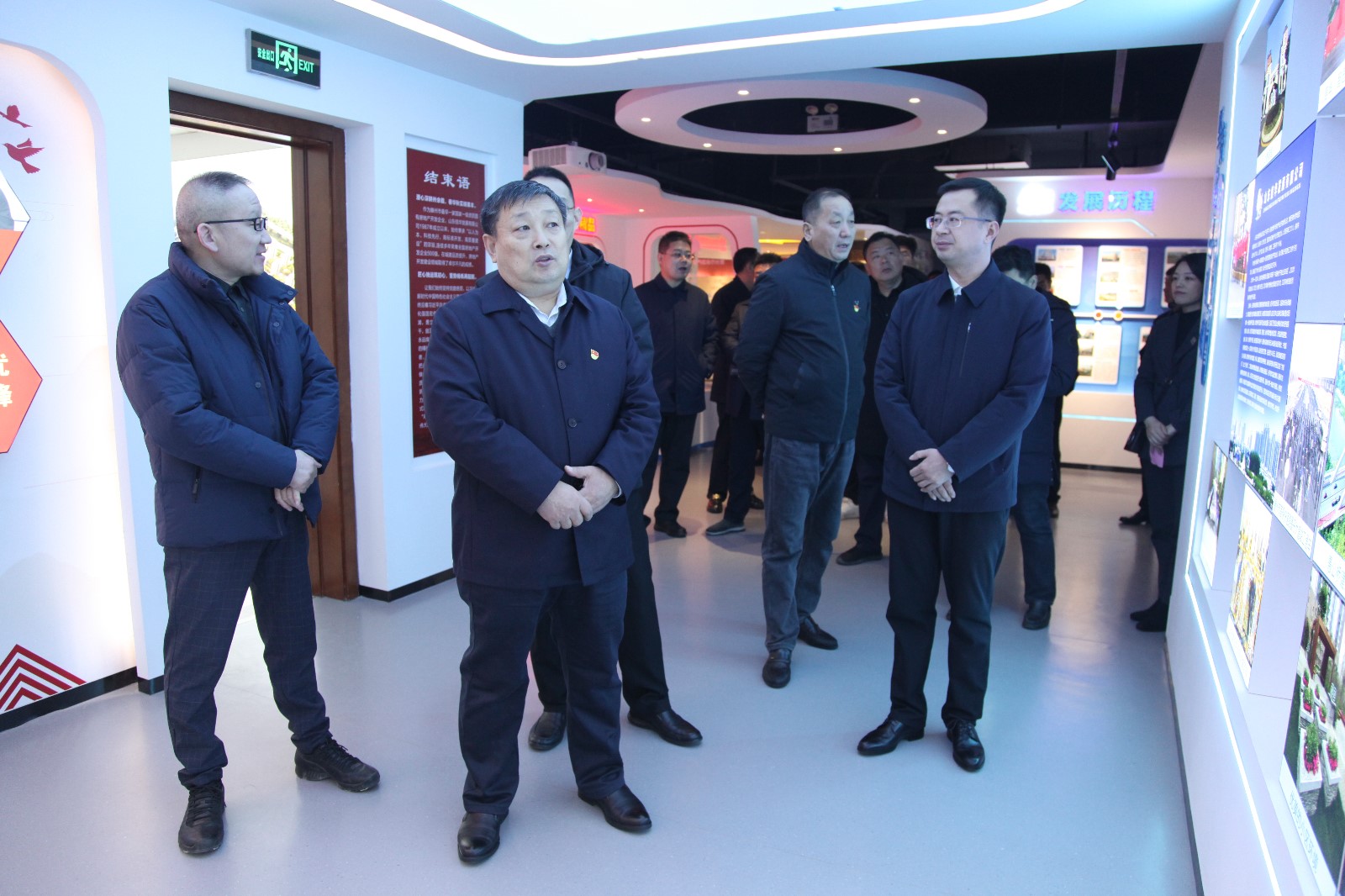 市国资国企系统观摩组到信华集团开展党建观摩交流
