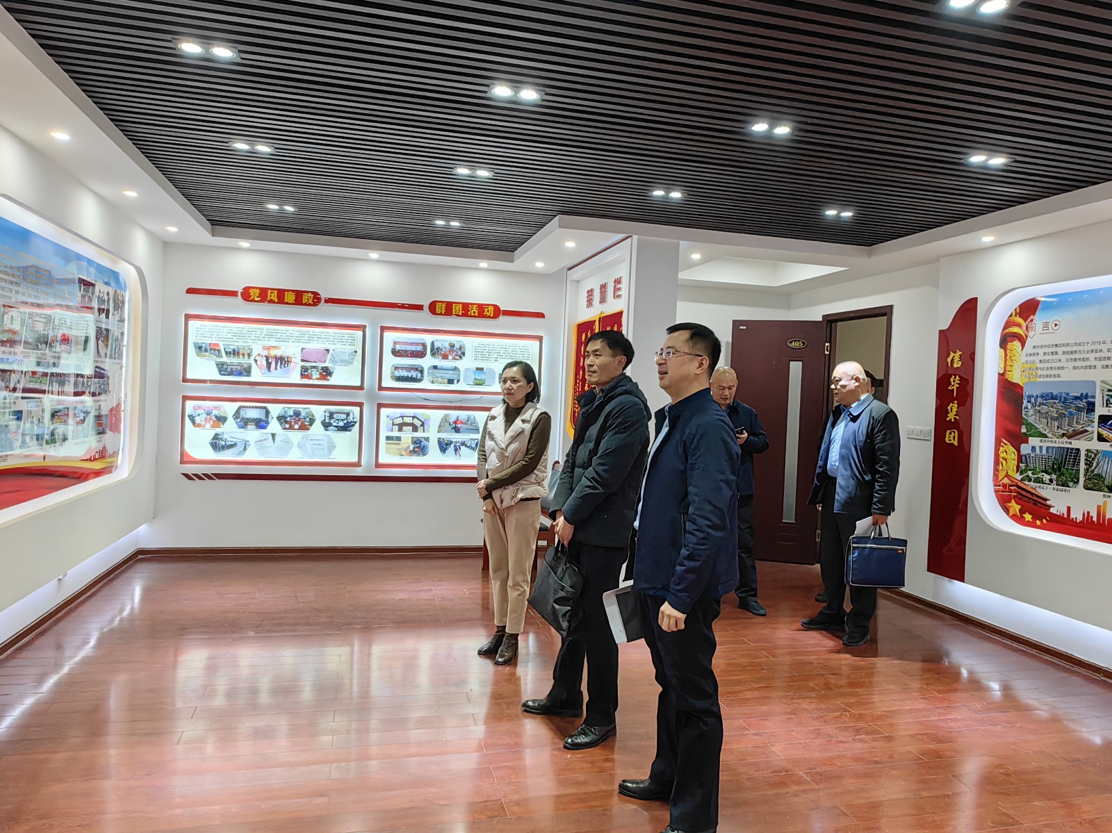 市司法局领导到信华集团调研法治文化建设工作