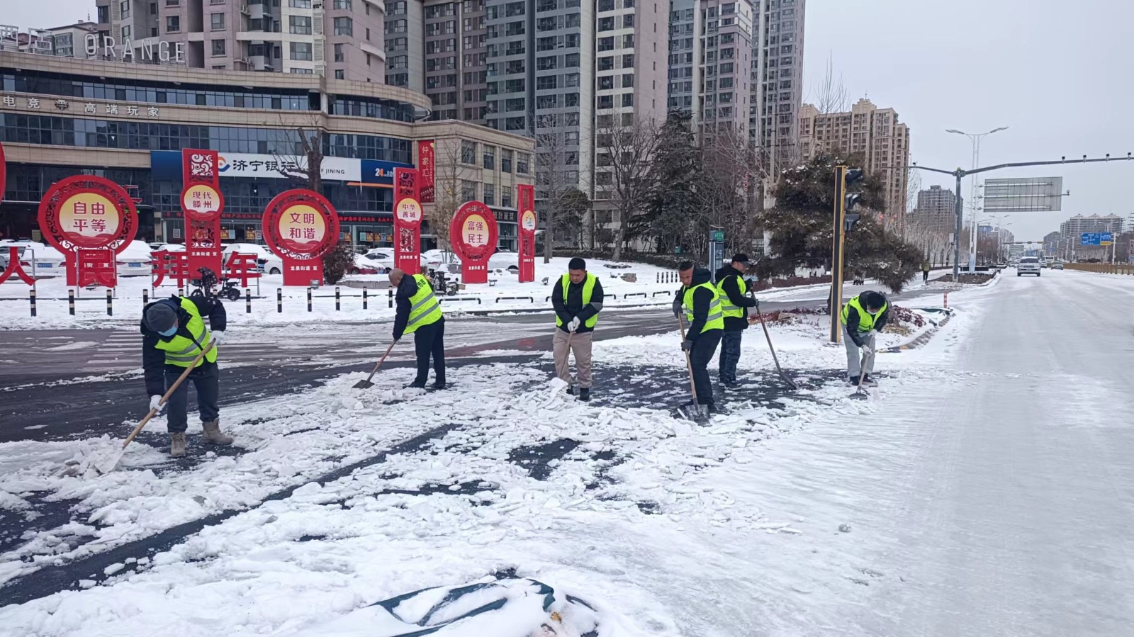 除冰雪 保安全 | 信华集团积极开展清雪除冰行动