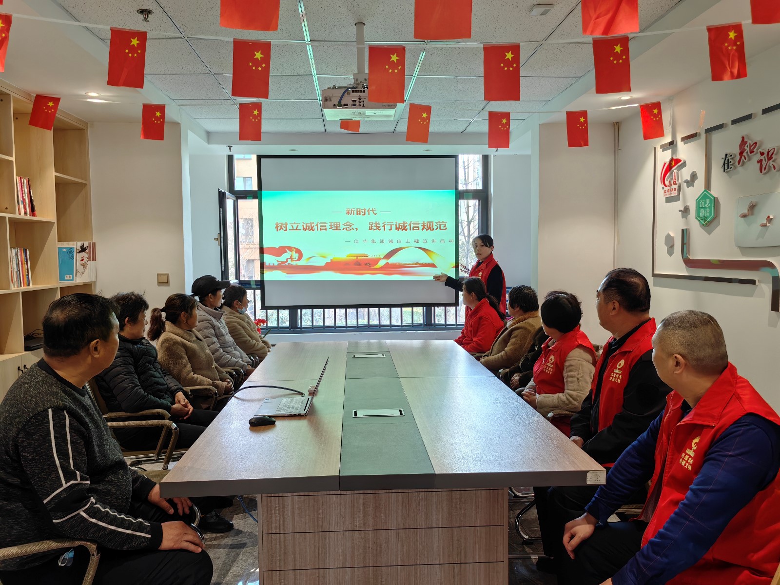 诚信宣传进社区，诚信理念入人心——信华集团开展美德信用宣讲进社区活动