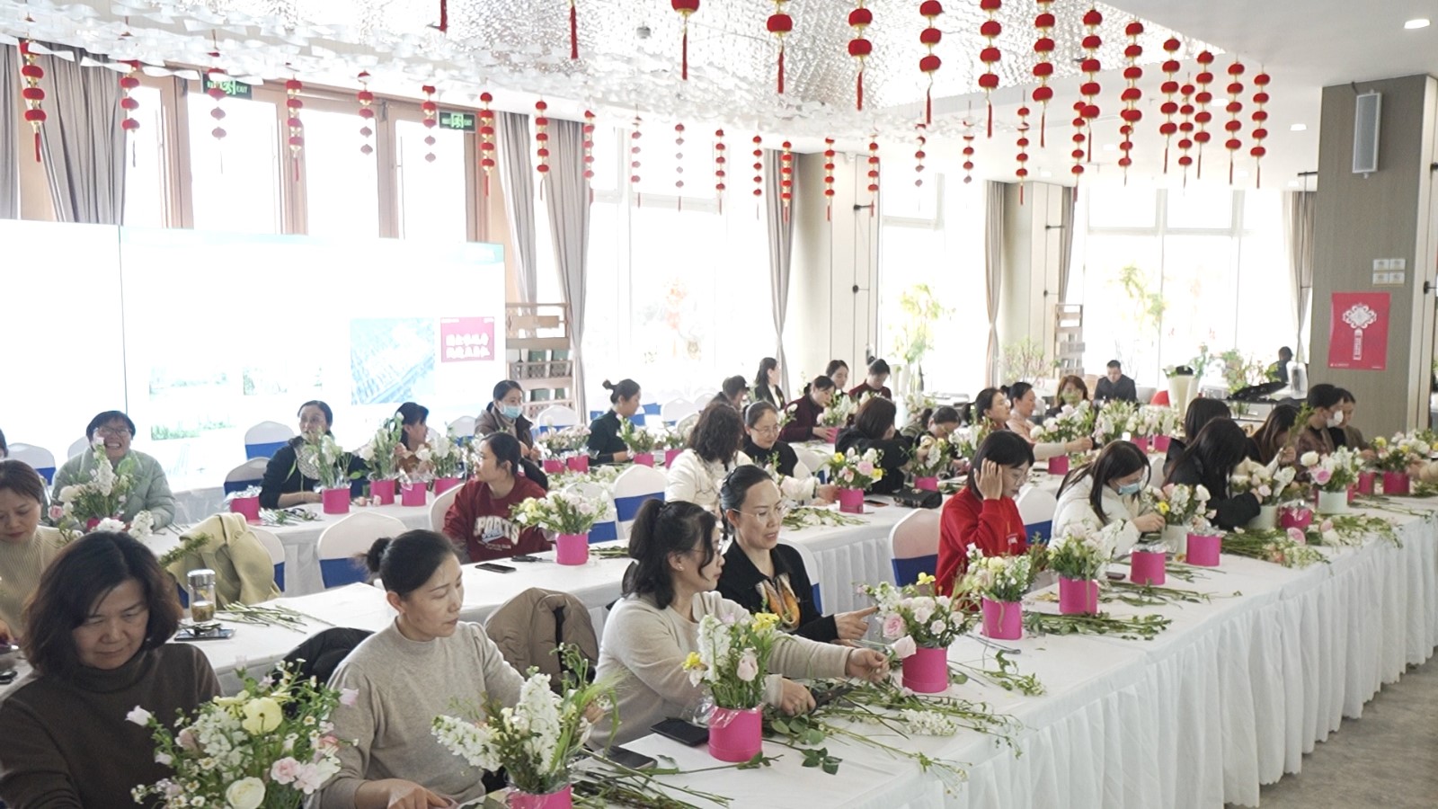信华发展公司开展庆祝“三八”国际妇女节花艺沙龙活动