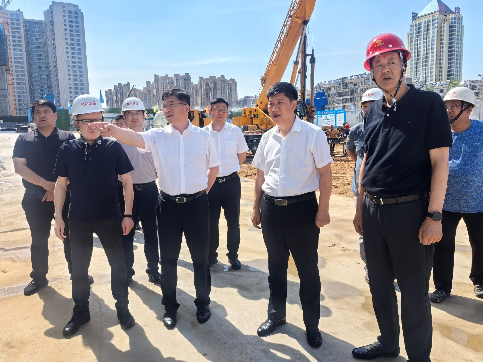 赵炜到信华集团调研棚改项目推进工作