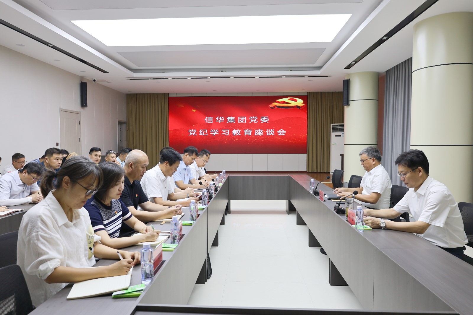 张传纲到信华集团调研党支部工作联系点
